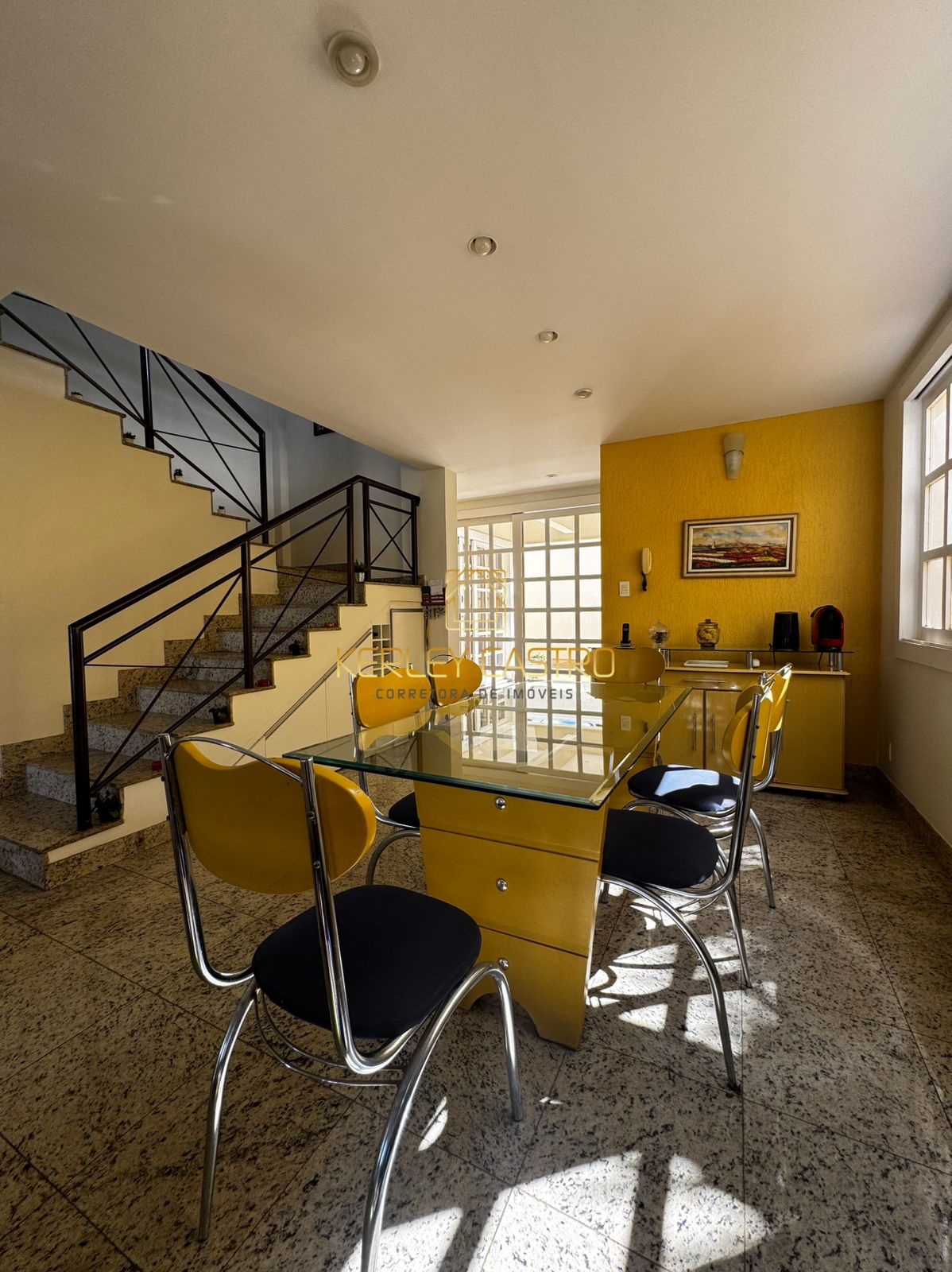 VENDO ÓTIMA CASA NO BAIRRO MANGABEIRAS 